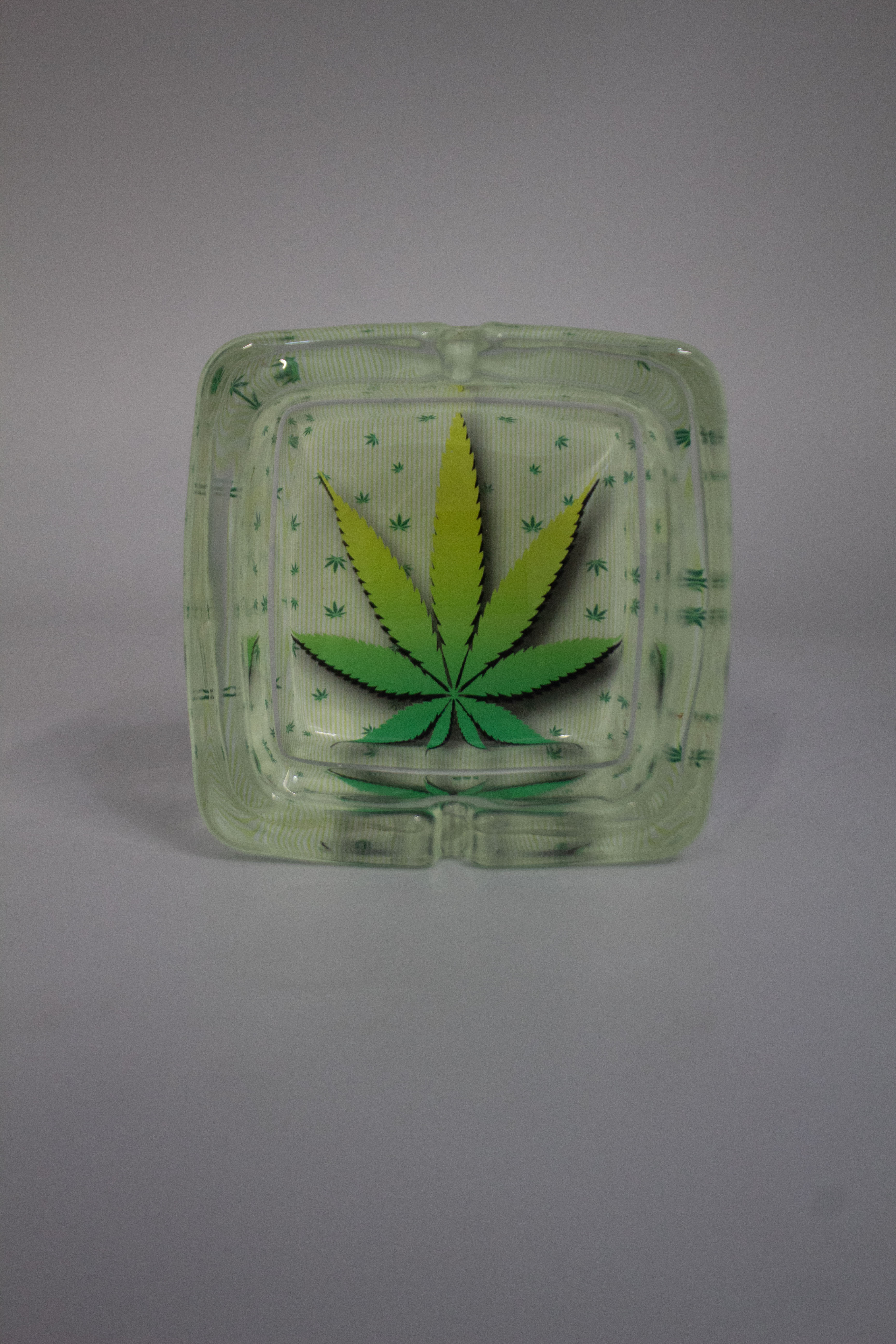 GLASS SQUARE ASHTRAY